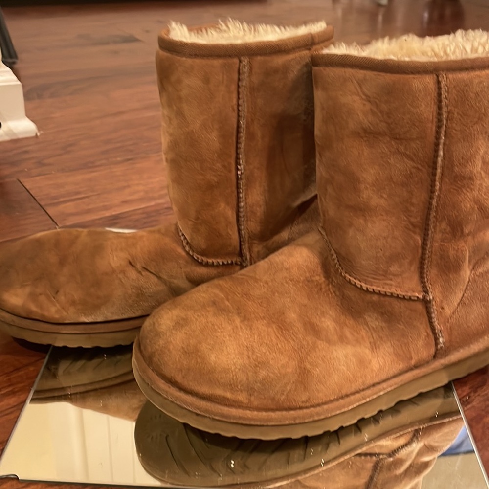 UGG BOOTS - Picture 2 of 4